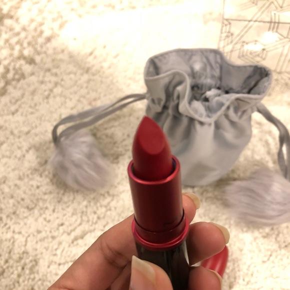 NWT MAC cosmetics snow ball kit in Ruby Woo - Picture 6 of 8
